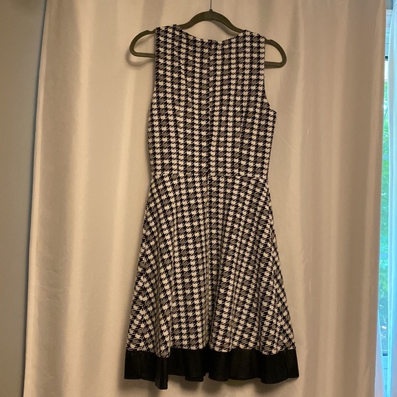 Lori M Collection dress in houndstooth pattern - Picture 4 of 4